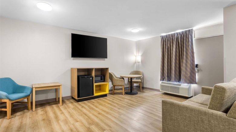 <b>Days Inn by Wyndham Adel Suite</b>. Images powered by <a href="https://iceportal.shijigroup.com/" title="IcePortal" target="_blank">IcePortal</a>.