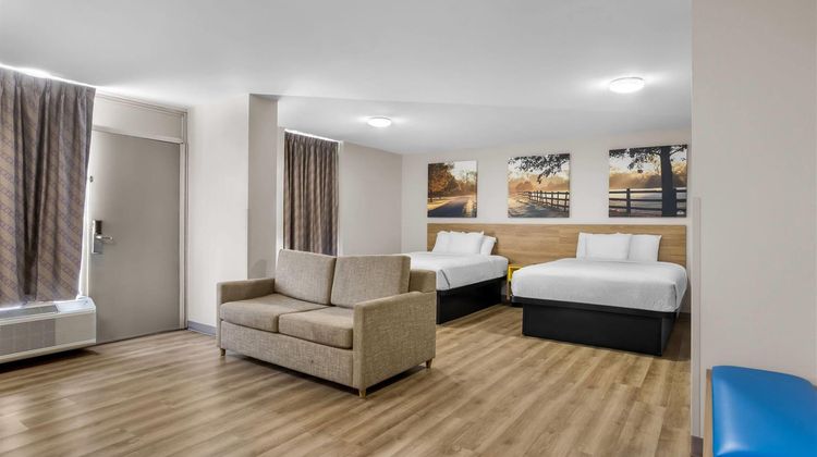 Days Inn by Wyndham Adel Suite