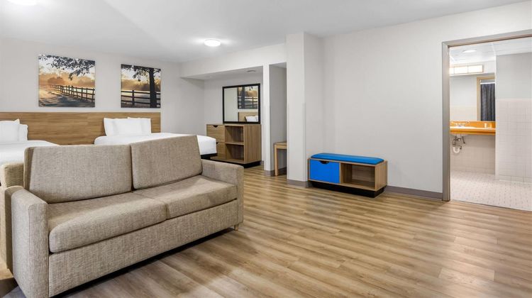 Days Inn by Wyndham Adel Suite