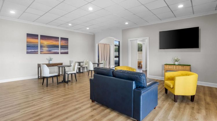 Days Inn by Wyndham Adel Lobby