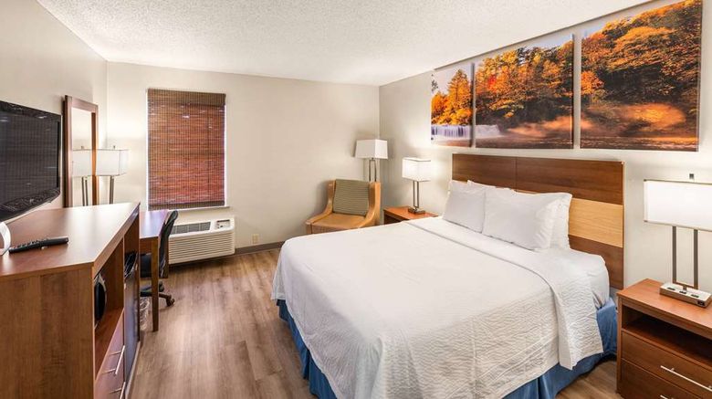 <b>Days Inn Raleigh-Airport Room</b>. Images powered by <a href="https://iceportal.shijigroup.com/" title="IcePortal" target="_blank">IcePortal</a>.