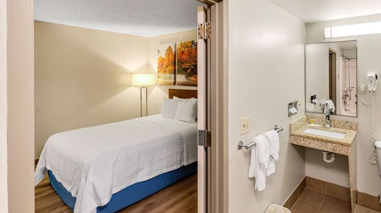 <b>Days Inn Raleigh-Airport Room</b>. Images powered by <a href="https://iceportal.shijigroup.com/" title="IcePortal" target="_blank">IcePortal</a>.