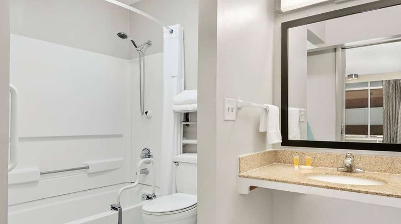 <b>Days Inn Lake City I-75 Room</b>. Images powered by <a href="https://iceportal.shijigroup.com/" title="IcePortal" target="_blank">IcePortal</a>.