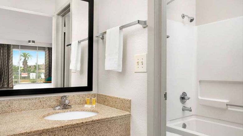<b>Days Inn Lake City I-75 Room</b>. Images powered by <a href="https://iceportal.shijigroup.com/" title="IcePortal" target="_blank">IcePortal</a>.