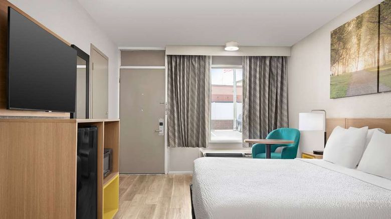 <b>Days Inn Lake City I-75 Room</b>. Images powered by <a href="https://iceportal.shijigroup.com/" title="IcePortal" target="_blank">IcePortal</a>.