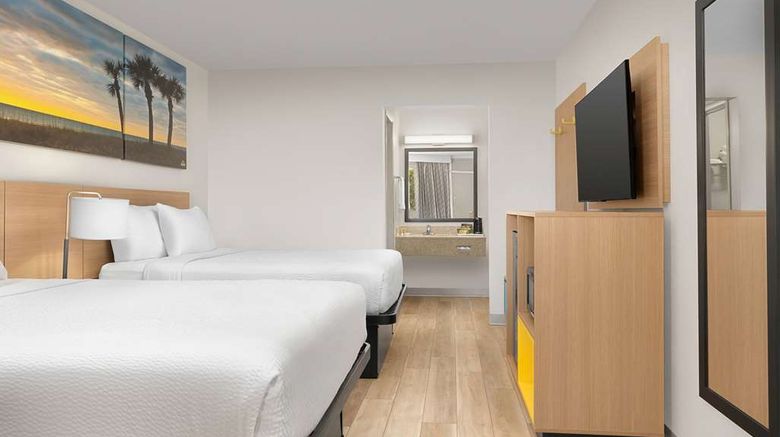 <b>Days Inn Lake City I-75 Room</b>. Images powered by <a href="https://iceportal.shijigroup.com/" title="IcePortal" target="_blank">IcePortal</a>.