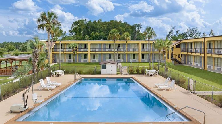 <b>Days Inn Lake City I-75 Pool</b>. Images powered by <a href="https://iceportal.shijigroup.com/" title="IcePortal" target="_blank">IcePortal</a>.