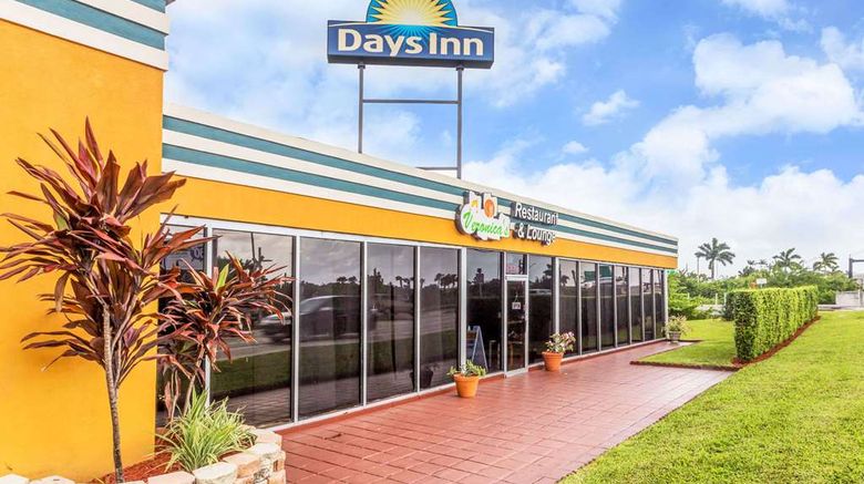 <b>Days Inn by Wyndham-Oakland Park Airport Exterior</b>. Images powered by <a href="https://iceportal.shijigroup.com/" title="IcePortal" target="_blank">IcePortal</a>.