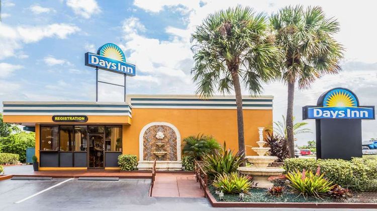Days Inn by Wyndham-Oakland Park Airport Exterior