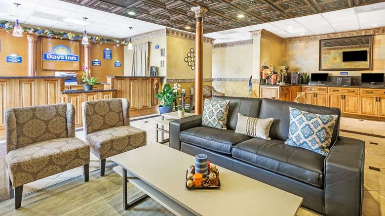 <b>Days Inn by Wyndham-Oakland Park Airport Lobby</b>. Images powered by <a href="https://iceportal.shijigroup.com/" title="IcePortal" target="_blank">IcePortal</a>.