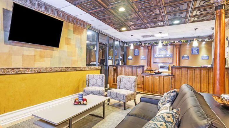 <b>Days Inn by Wyndham-Oakland Park Airport Lobby</b>. Images powered by <a href="https://iceportal.shijigroup.com/" title="IcePortal" target="_blank">IcePortal</a>.