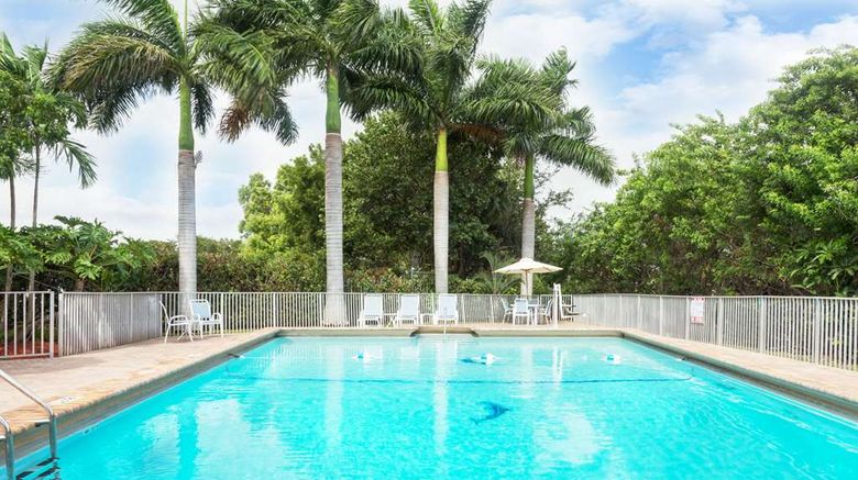 <b>Days Inn by Wyndham-Oakland Park Airport Pool</b>. Images powered by <a href="https://iceportal.shijigroup.com/" title="IcePortal" target="_blank">IcePortal</a>.