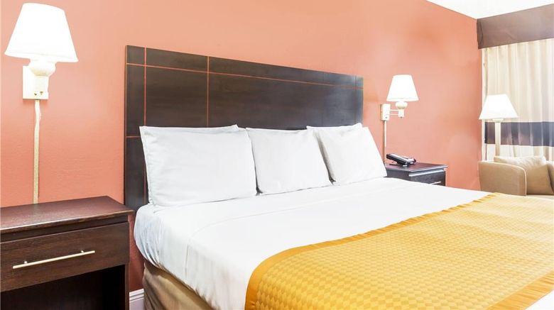 <b>Days Inn by Wyndham-Oakland Park Airport Room</b>. Images powered by <a href="https://iceportal.shijigroup.com/" title="IcePortal" target="_blank">IcePortal</a>.