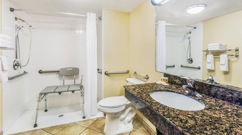 <b>Days Inn by Wyndham-Oakland Park Airport Room</b>. Images powered by <a href="https://iceportal.shijigroup.com/" title="IcePortal" target="_blank">IcePortal</a>.
