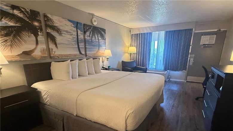 <b>Days Inn by Wyndham-Oakland Park Airport Room</b>. Images powered by <a href="https://iceportal.shijigroup.com/" title="IcePortal" target="_blank">IcePortal</a>.