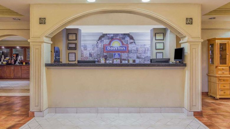 <b>Days Inn Dalton Lobby</b>. Images powered by <a href="https://iceportal.shijigroup.com/" title="IcePortal" target="_blank">IcePortal</a>.