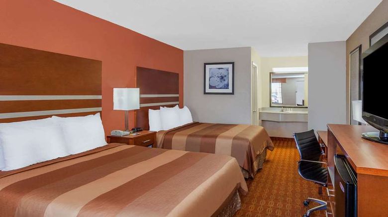 <b>Days Inn Dalton Room</b>. Images powered by <a href="https://iceportal.shijigroup.com/" title="IcePortal" target="_blank">IcePortal</a>.