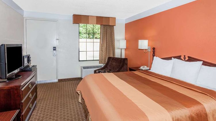 Days Inn Dalton Room