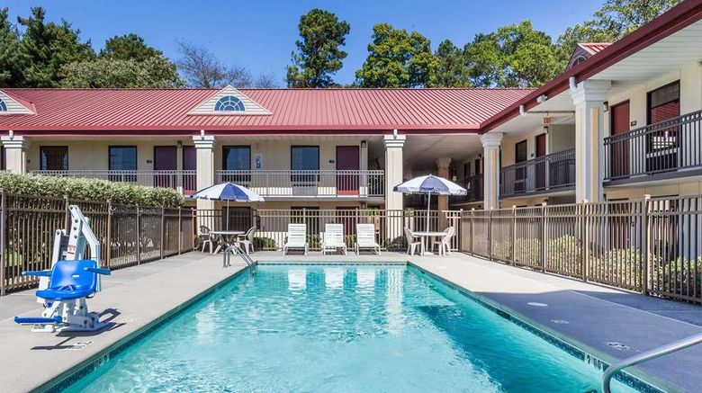 <b>Days Inn Dalton Pool</b>. Images powered by <a href="https://iceportal.shijigroup.com/" title="IcePortal" target="_blank">IcePortal</a>.