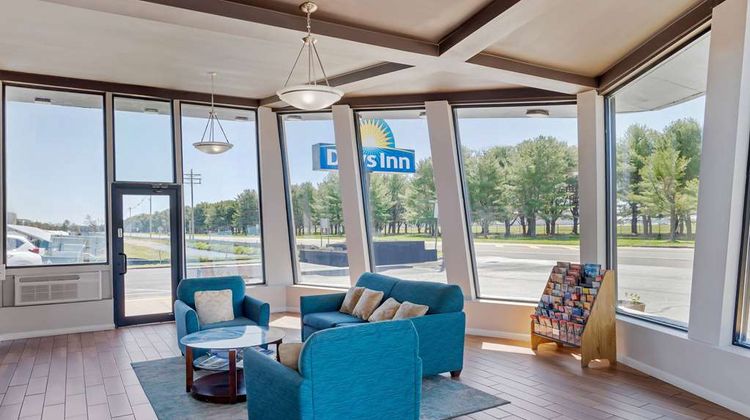 Days Inn Wrightstown Lobby