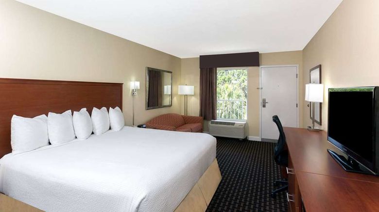 <b>Days Inn Port Charlotte Room</b>. Images powered by <a href="https://iceportal.shijigroup.com/" title="IcePortal" target="_blank">IcePortal</a>.
