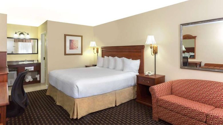 <b>Days Inn Port Charlotte Room</b>. Images powered by <a href="https://iceportal.shijigroup.com/" title="IcePortal" target="_blank">IcePortal</a>.