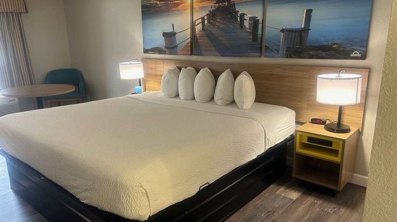 <b>Days Inn Port Charlotte Room</b>. Images powered by <a href="https://iceportal.shijigroup.com/" title="IcePortal" target="_blank">IcePortal</a>.