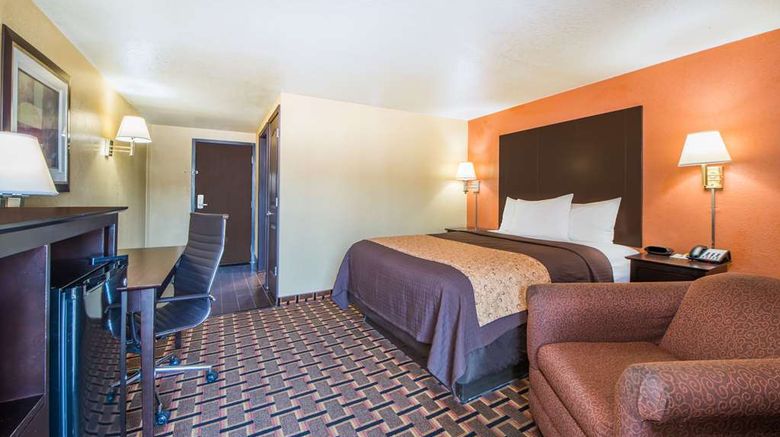 <b>Days Inn Joplin Room</b>. Images powered by <a href="https://iceportal.shijigroup.com/" title="IcePortal" target="_blank">IcePortal</a>.