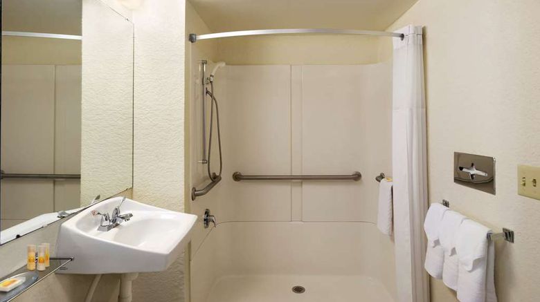 <b>Days Inn Convention Center/Intl Dr Room</b>. Images powered by <a href="https://iceportal.shijigroup.com/" title="IcePortal" target="_blank">IcePortal</a>.