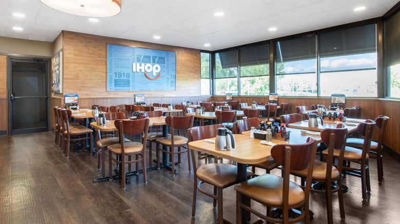 <b>Days Inn Convention Center/Intl Dr Restaurant</b>. Images powered by <a href="https://iceportal.shijigroup.com/" title="IcePortal" target="_blank">IcePortal</a>.