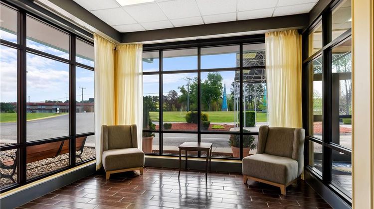 Days Inn Petersburg- Fort Lee/South Lobby