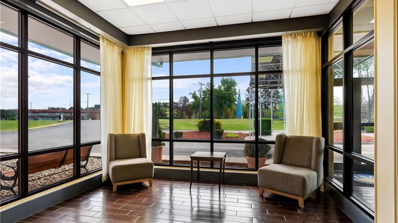 <b>Days Inn Petersburg- Fort Lee/South Lobby</b>. Images powered by <a href="https://iceportal.shijigroup.com/" title="IcePortal" target="_blank">IcePortal</a>.