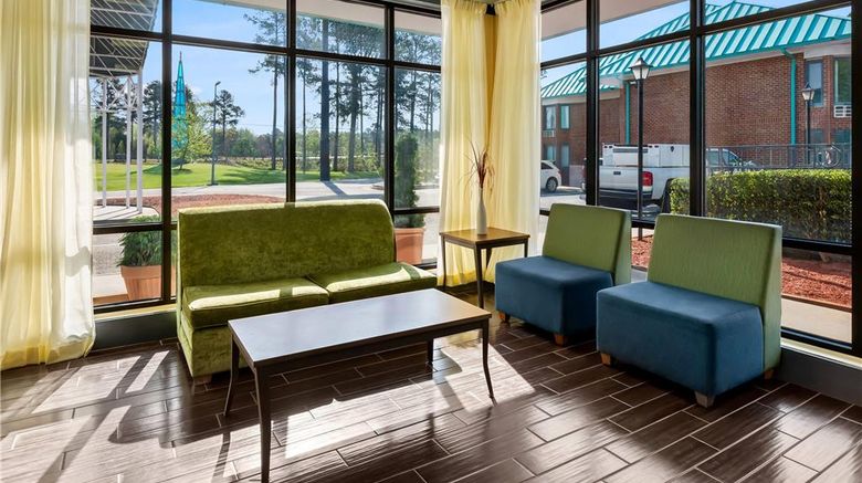 <b>Days Inn Petersburg- Fort Lee/South Lobby</b>. Images powered by <a href="https://iceportal.shijigroup.com/" title="IcePortal" target="_blank">IcePortal</a>.