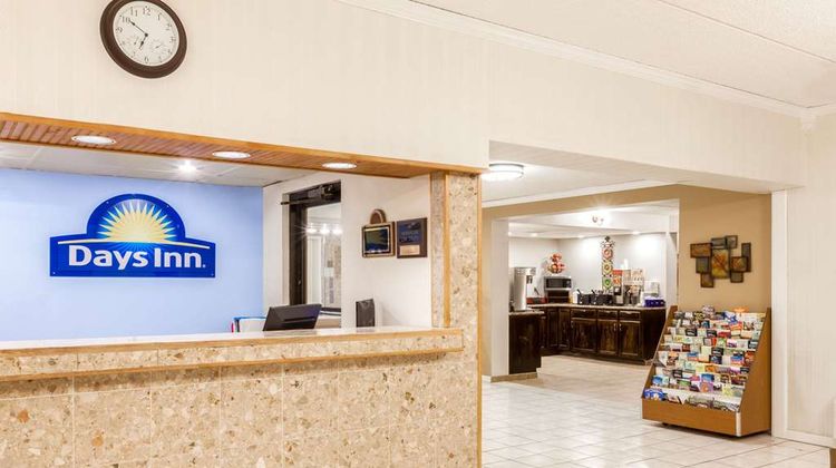 Days Inn Syracuse University Lobby