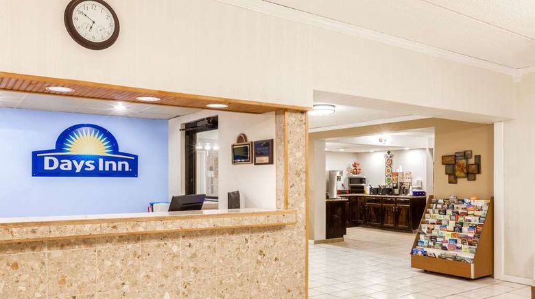 <b>Days Inn Syracuse University Lobby</b>. Images powered by <a href="https://iceportal.shijigroup.com/" title="IcePortal" target="_blank">IcePortal</a>.