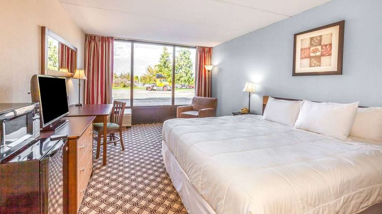 Days Inn Syracuse University Room