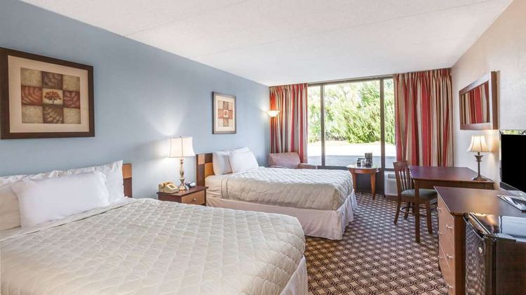 Days Inn Syracuse University Room