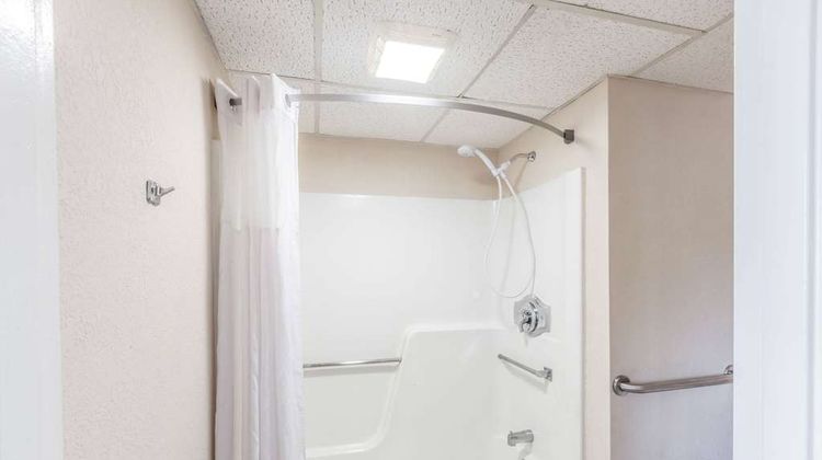 Days Inn Syracuse University Room
