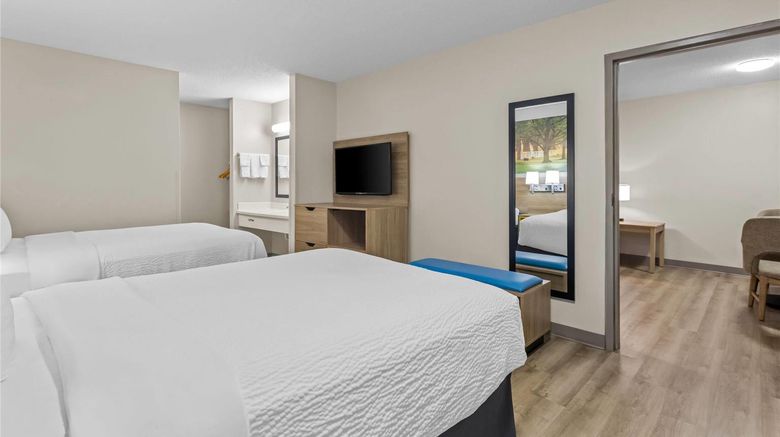 <b>Days Inn by Wyndham Valdosta I-75 Suite</b>. Images powered by <a href="https://iceportal.shijigroup.com/" title="IcePortal" target="_blank">IcePortal</a>.