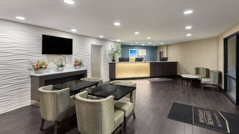 <b>Days Inn Lookout Mountain West Lobby</b>. Images powered by <a href="https://iceportal.shijigroup.com/" title="IcePortal" target="_blank">IcePortal</a>.