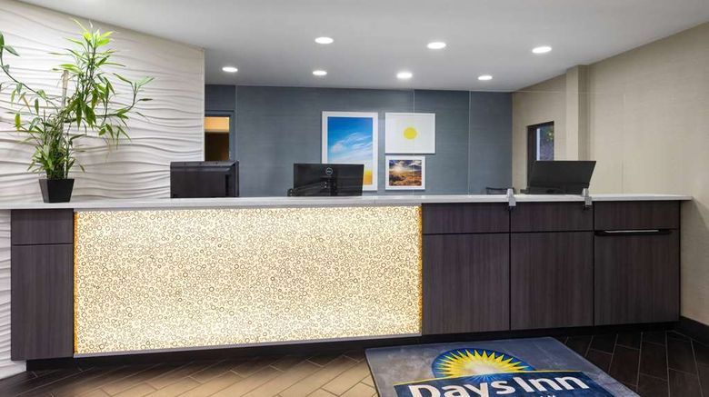 <b>Days Inn Lookout Mountain West Lobby</b>. Images powered by <a href="https://iceportal.shijigroup.com/" title="IcePortal" target="_blank">IcePortal</a>.