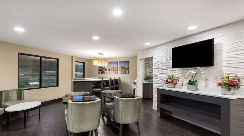 <b>Days Inn Lookout Mountain West Lobby</b>. Images powered by <a href="https://iceportal.shijigroup.com/" title="IcePortal" target="_blank">IcePortal</a>.