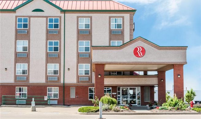 Ramada Limited Sherwood Park Exterior