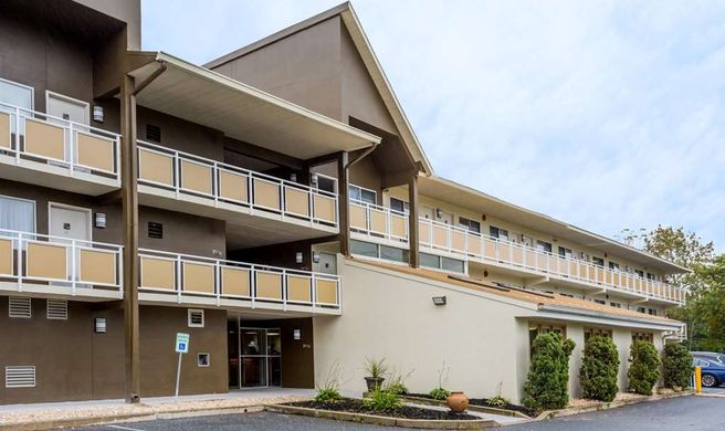 Days Inn Harrisburg  North Exterior