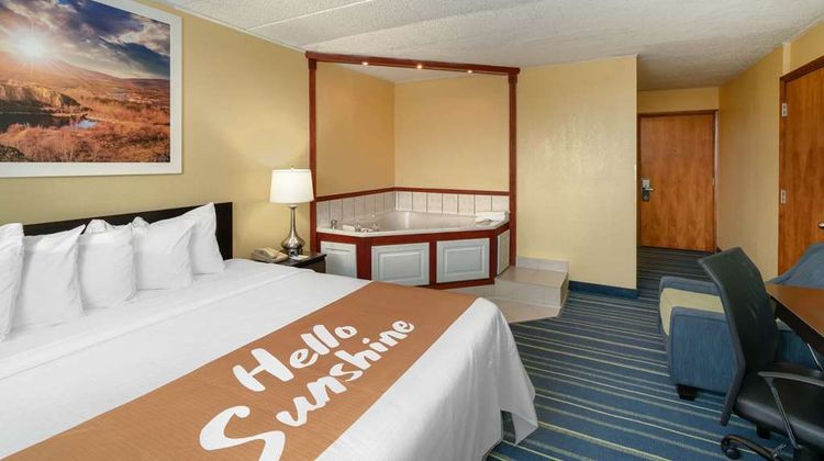 Days Inn Scranton PA Room
