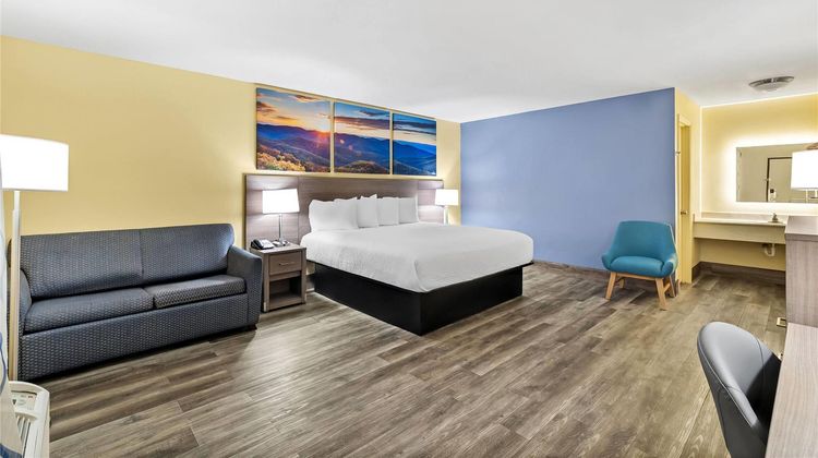 Days Inn Cleveland TN Suite