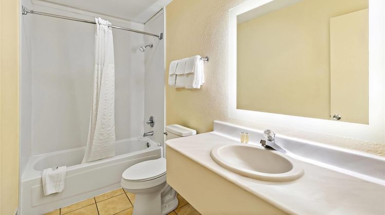 Days Inn Cleveland TN Suite