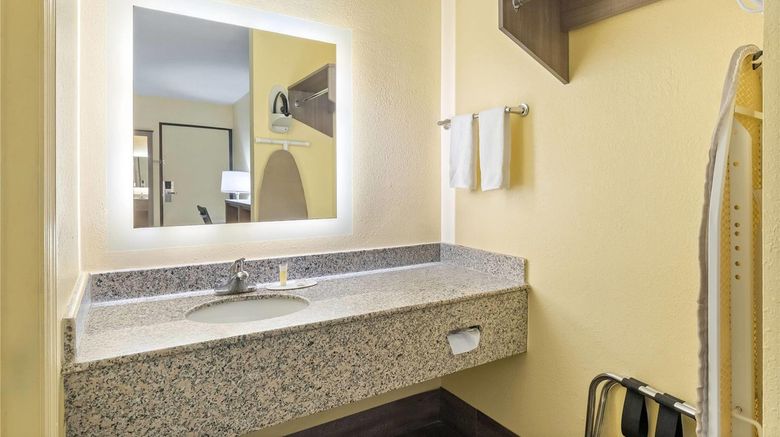 <b>Days Inn Cleveland TN Room</b>. Images powered by <a href="https://iceportal.shijigroup.com/" title="IcePortal" target="_blank">IcePortal</a>.