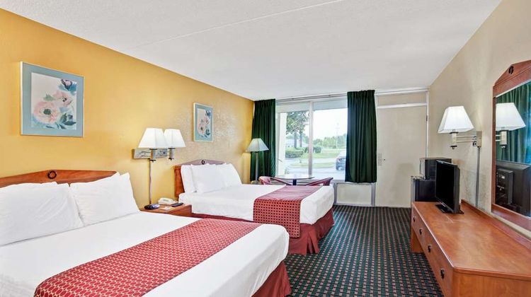Days Inn Clarksville TN Room