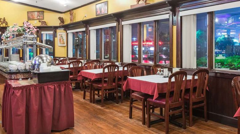 <b>Ramada by Wyndham Groton Restaurant</b>. Images powered by <a href="https://iceportal.shijigroup.com/" title="IcePortal" target="_blank">IcePortal</a>.